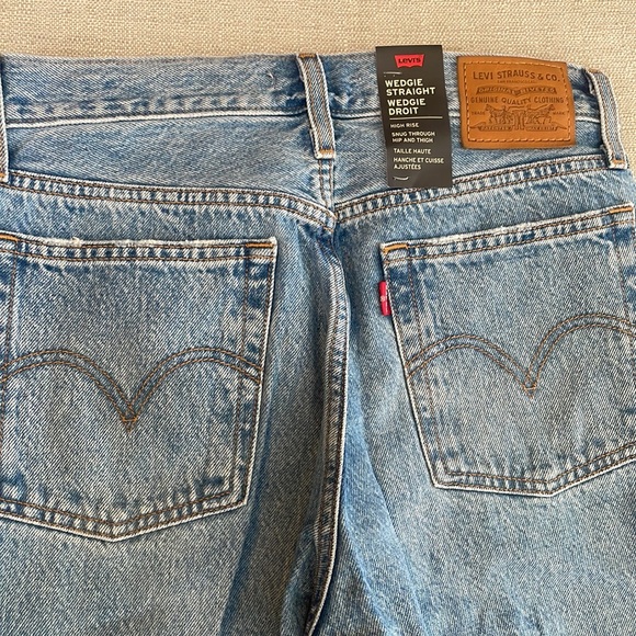 NWT Levi’s Wedgie Straight High-Rise Jean Light Denim from Aritzia - Picture 10 of 12